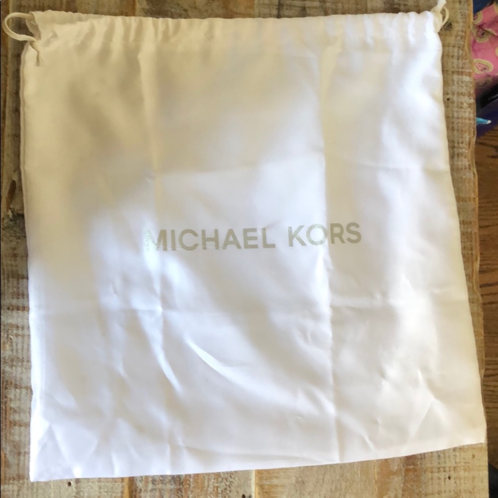 NWOT Michael Kors Purse in brown color. Michael Kors logo purse. - Picture 6 of 6